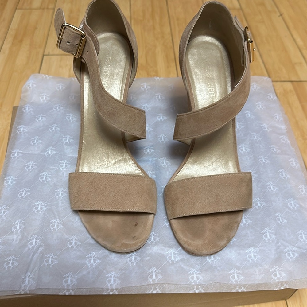 Stuart Weitzman. Nude suede.